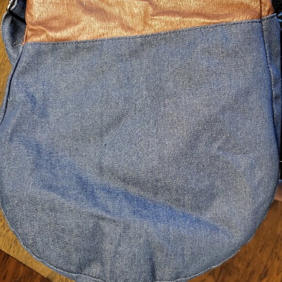 Kavu Shoulder Hobo Bag Blue Denim with Brown Trim - Picture 4 of 11